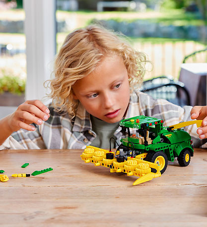 LEGO® Technic - John Deere 9700 Forage Harvester 42168 - 559 Tei