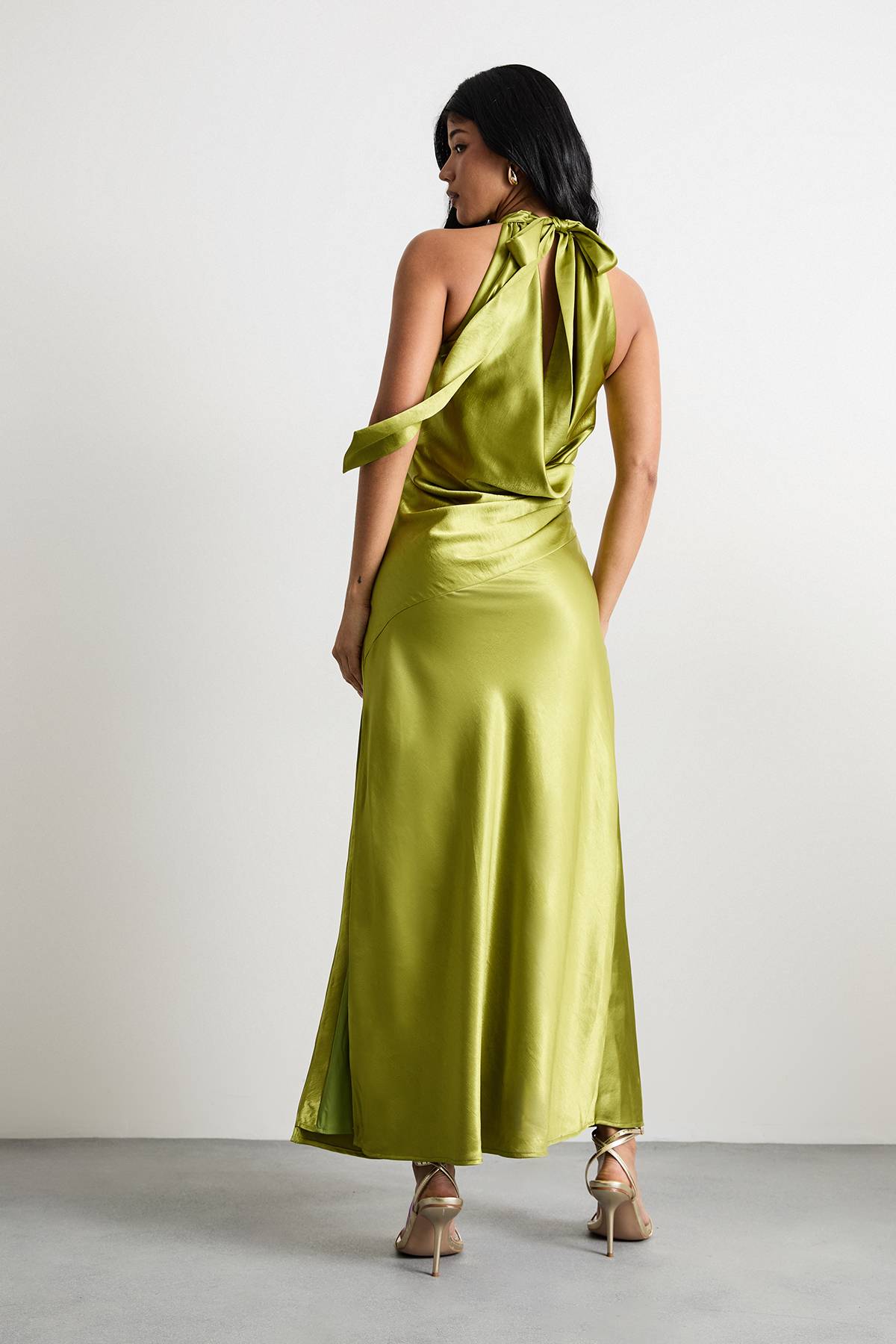 Warehouse Robe Maxi en Satin à Col Noué et Drapé Cowl