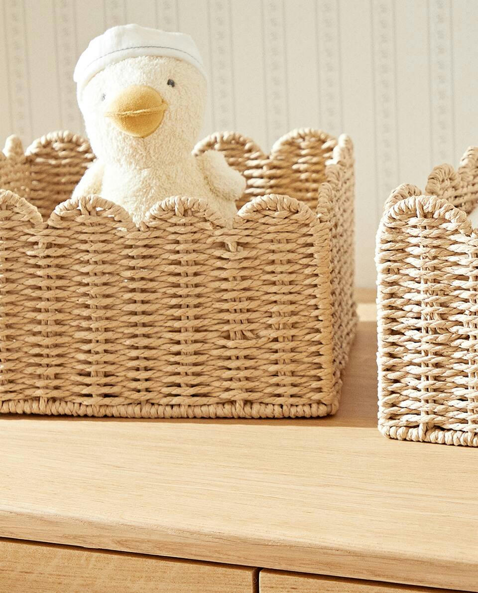 CESTA COM BORDADO