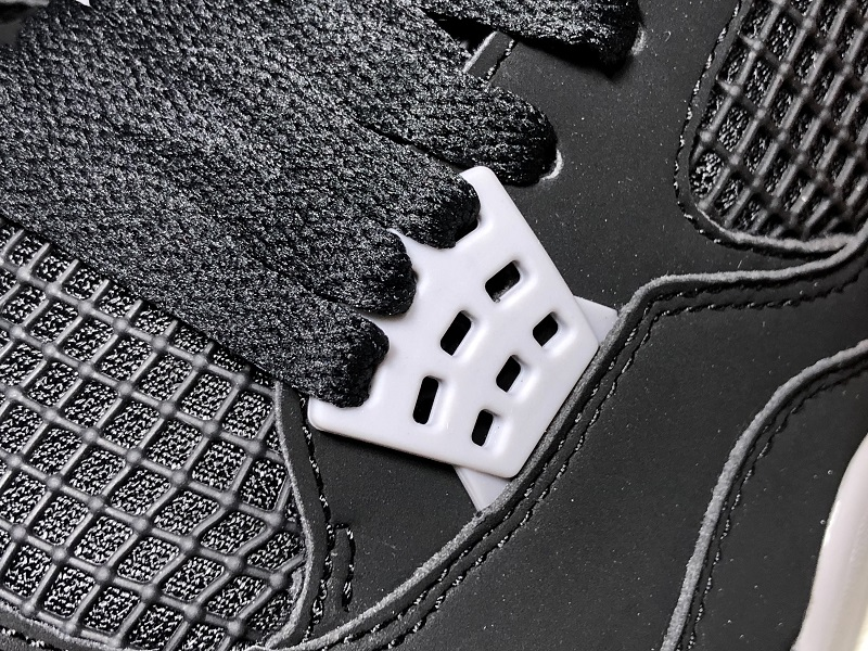 Air Jordan 4 Bred