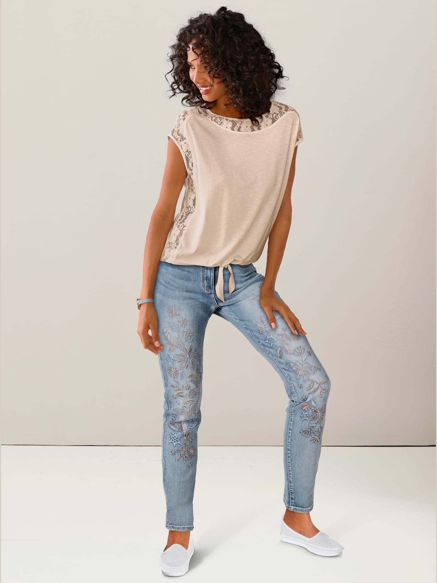 T-shirt en dentelle look romantique