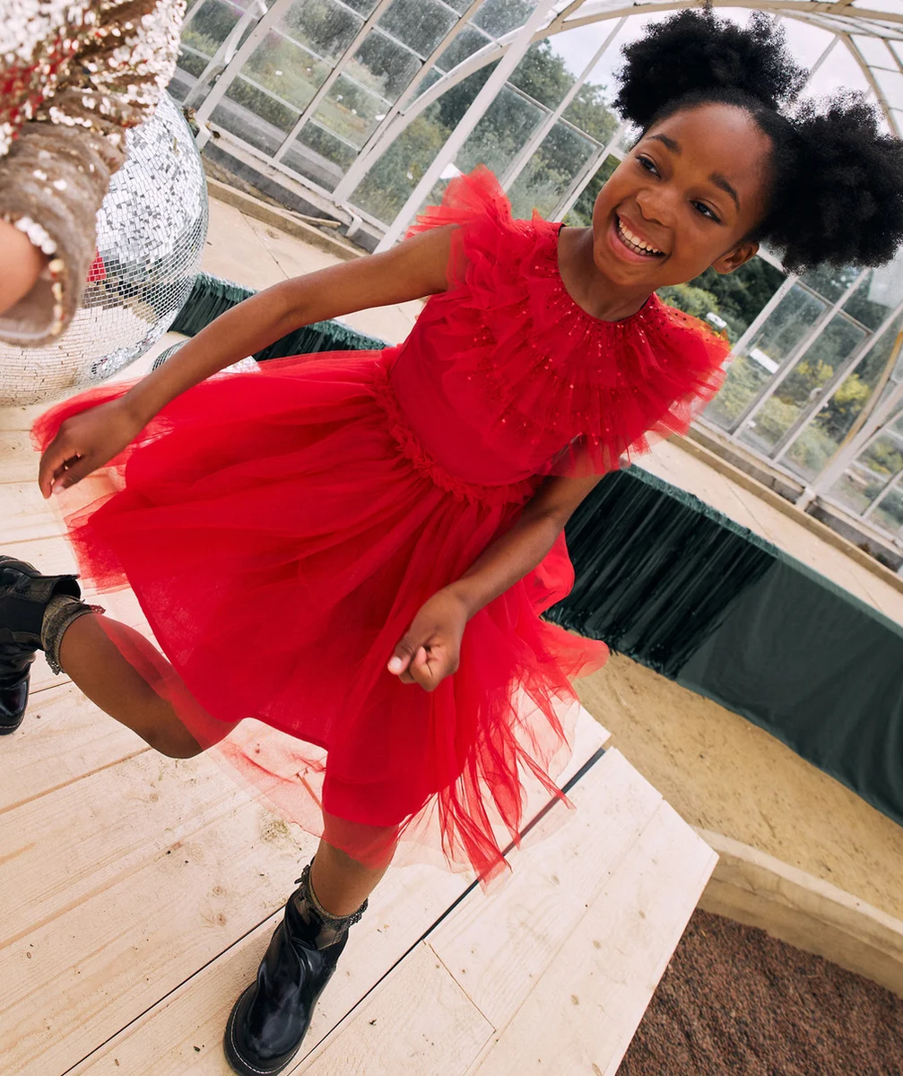ROBE CRÉATEUR 2023 FILLE EN TULLE ROUGE ET PAILLETÉ