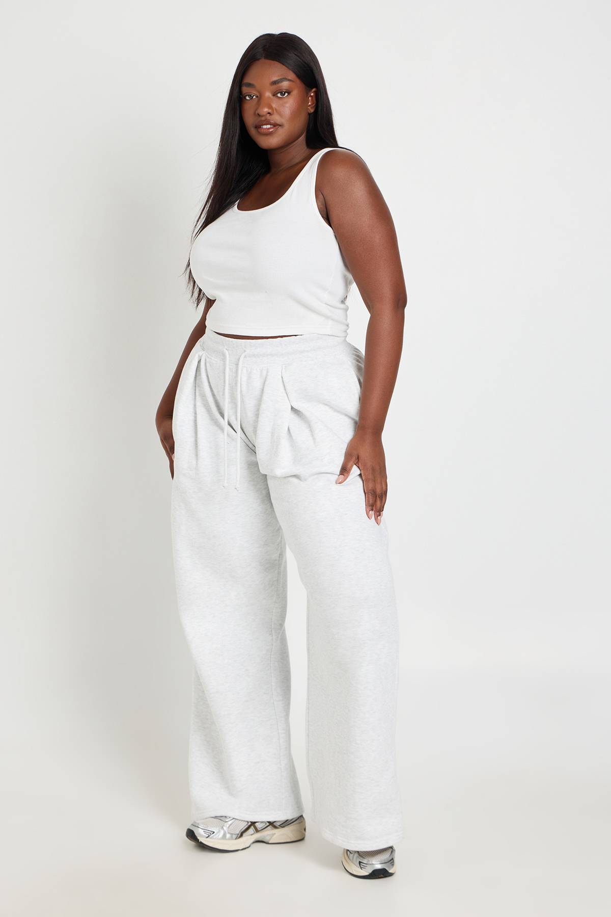 boohoo Jogging Grande Taille À Jambes Larges Avec Plis Piqués