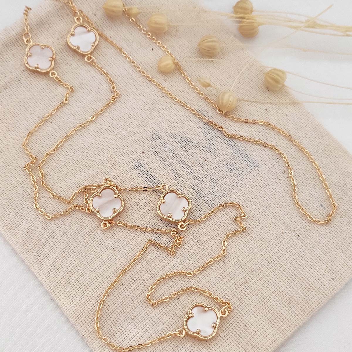 Collier avec trèfles nacrés  - Laiton plaqué or