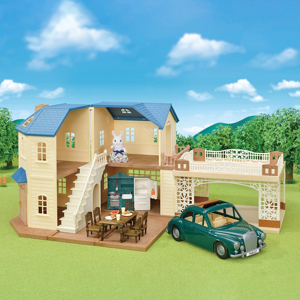 Sylvanian Families Großes Haus mit Carport-Set inklusive Fahrzeug, Möbeln und Schneehasenmutter