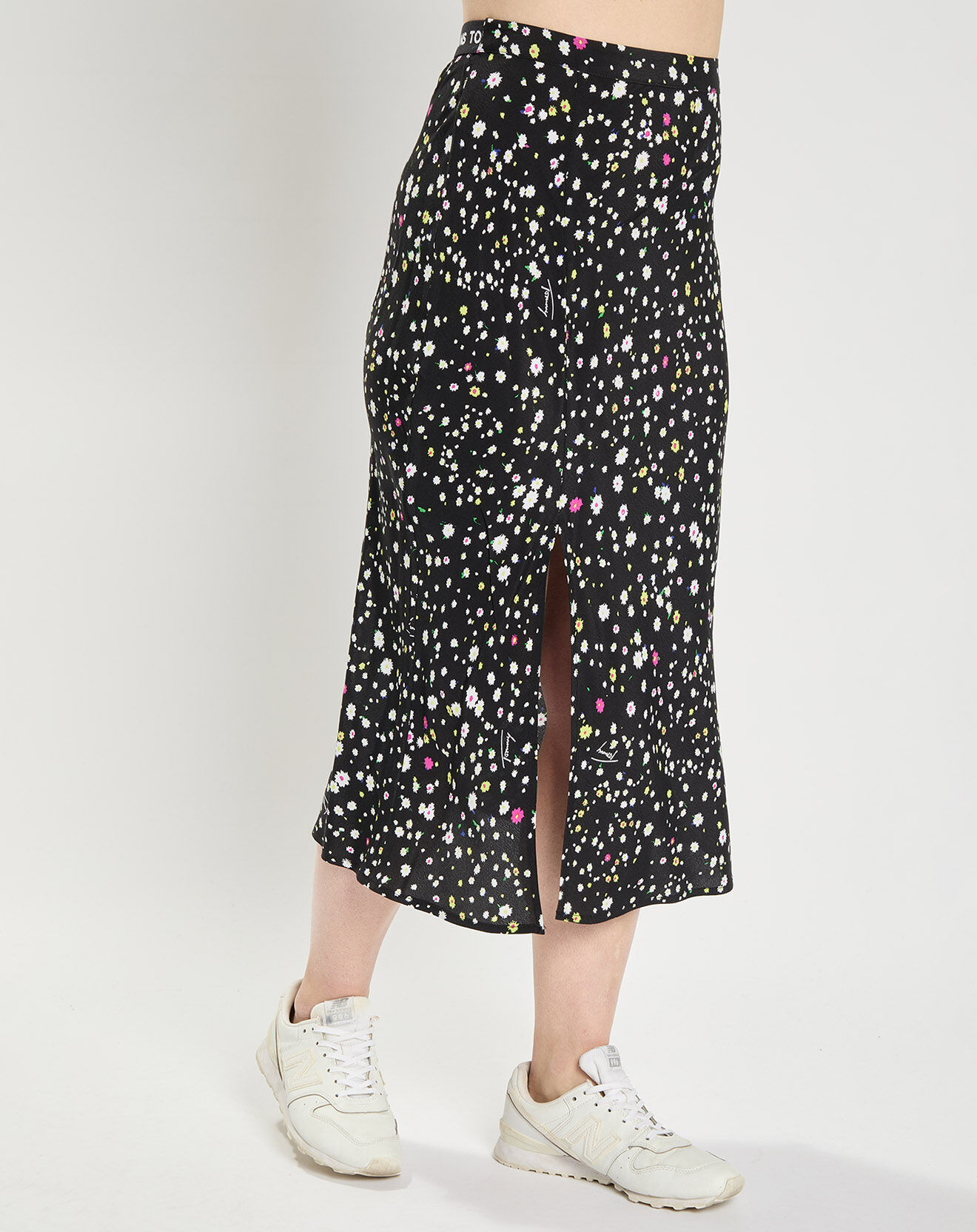 Tommy Jeans Jupe Fluide Mi-Longue imprimée noir/multicolore