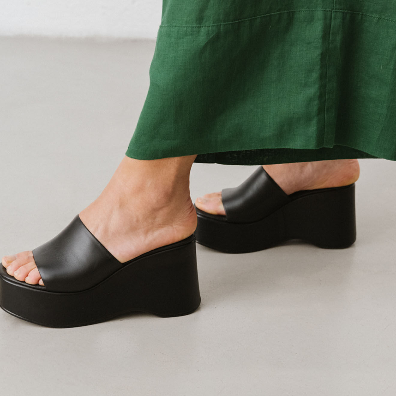 Jonak Mules en Cuir Naelle noires - Talon 9 cm