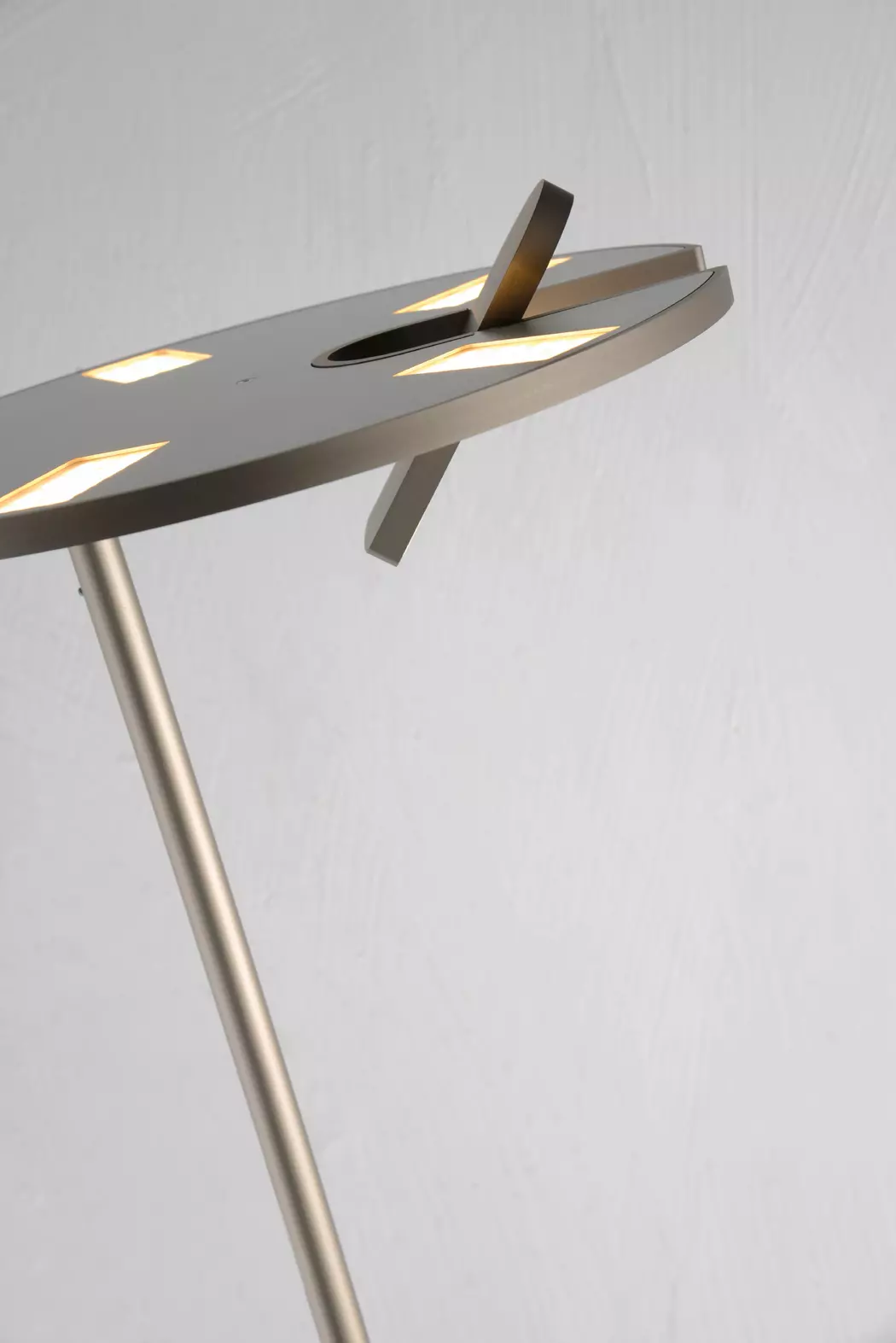 LED-Stehlampe Share