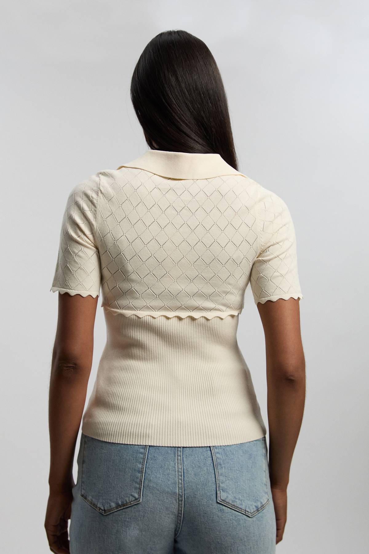 KarenMillen Haut Petite À Manches Courtes Col Côtelé Avec Détails De Points Tricotés