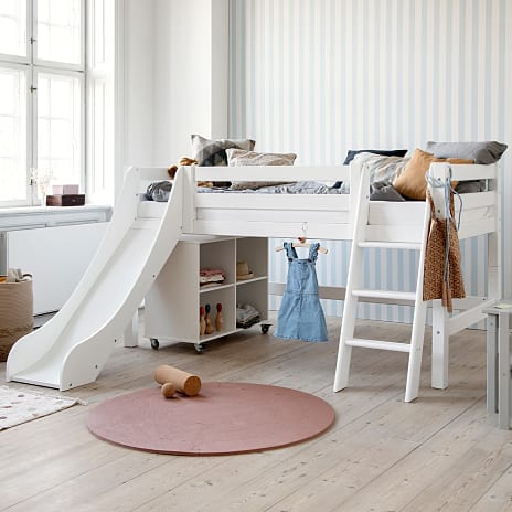 Hoppekids ECO Luxury halvhøj seng med rutsjebane og skrå stige 90x200 cm