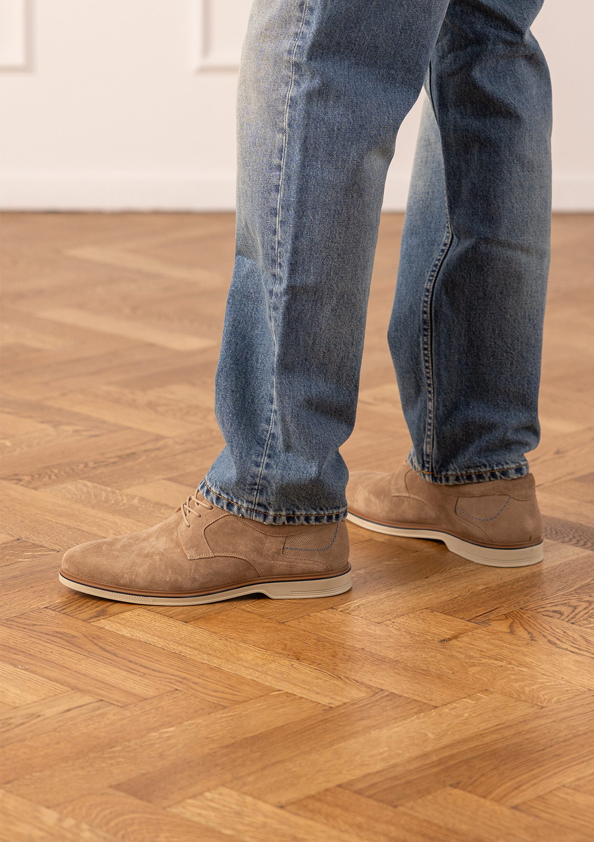 Beige suède veterschoenen