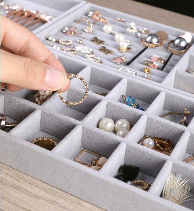 (15.5x11.5x2.5cm) Velour Schmuckschatulle Aufbewahrungsbox Organizer für Ringe / Halskette / Ohrringe / Armbänder - Style 3 / Grau