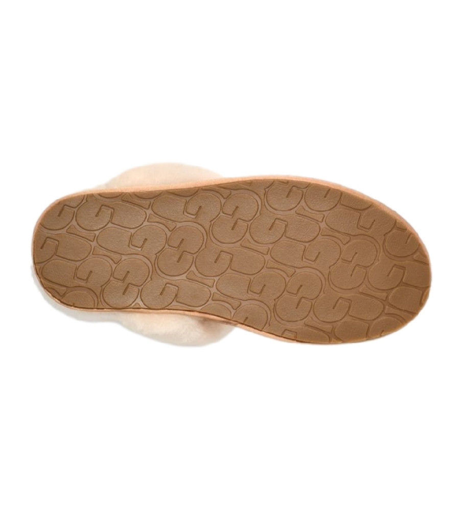 Pantufas UGG Scuffette II em couro nude fosco para uso doméstico