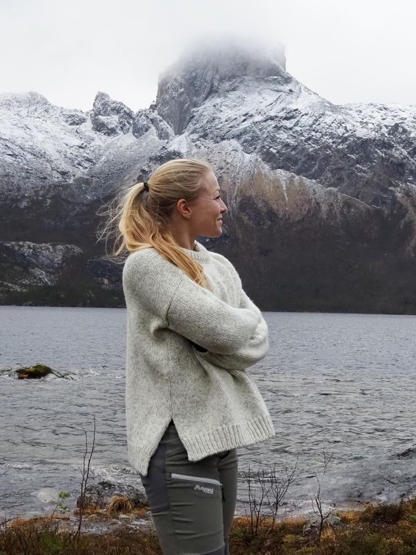 Nansen Womans Sweater Split Seam