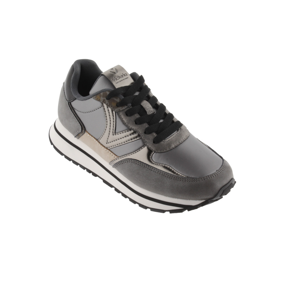 Tênis Victoria Cometa Multimaterial com Detalhes Metálicos