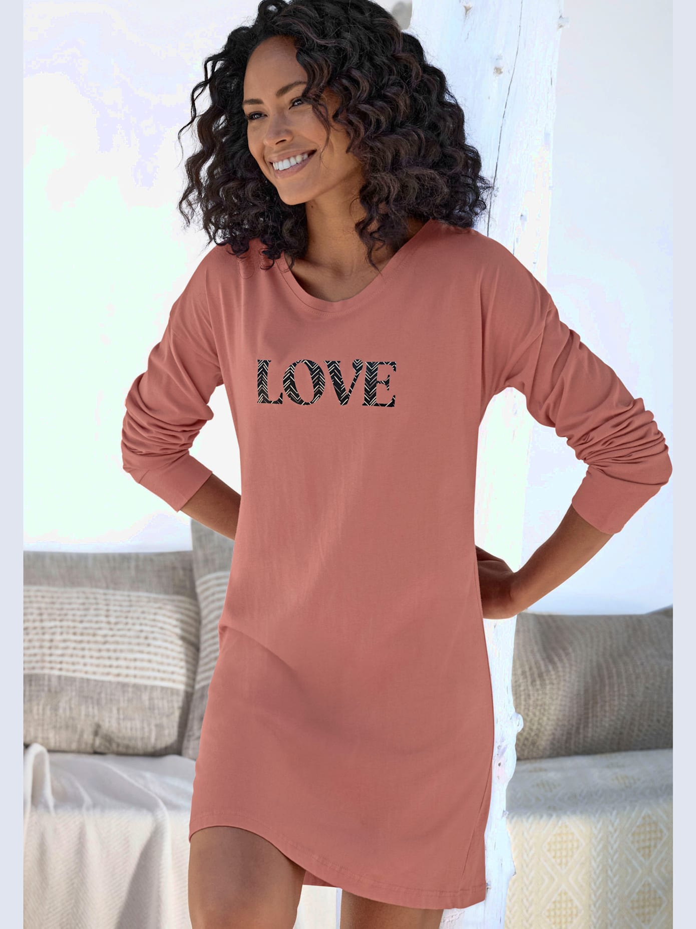 Chemise de nuit courte avec grand imprimé devant