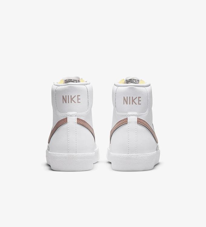 Nike Women Blazer Mid '77 Sneakers