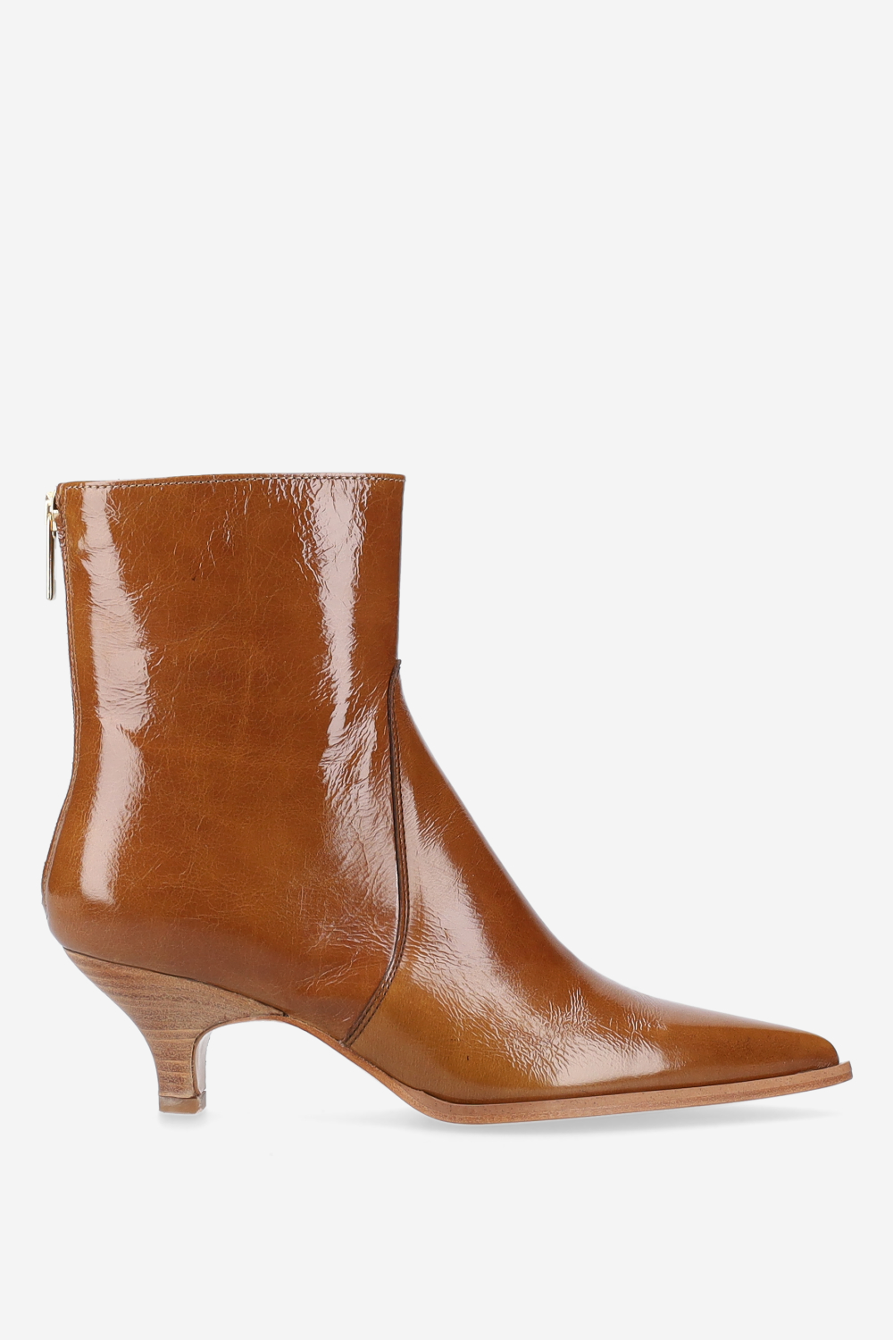 Pointed-toe leather zipper boots