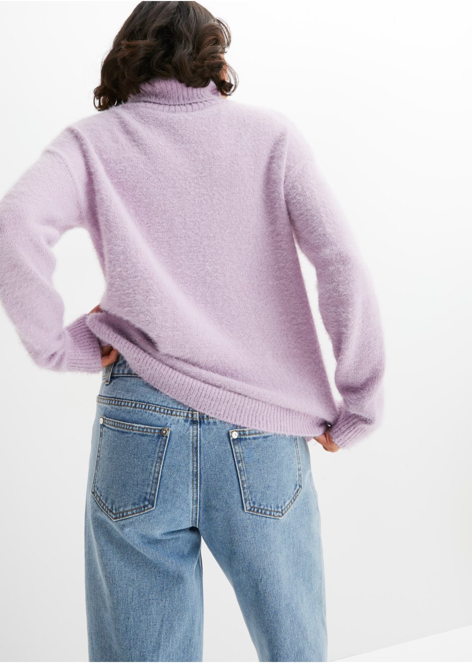 Pull col roulé avec paillettes appliquées