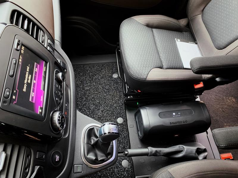 JBL Car Bass Pro Go Schwarz Aktiver Auto Subwoofer und Lautsprecher mit Bluetooth