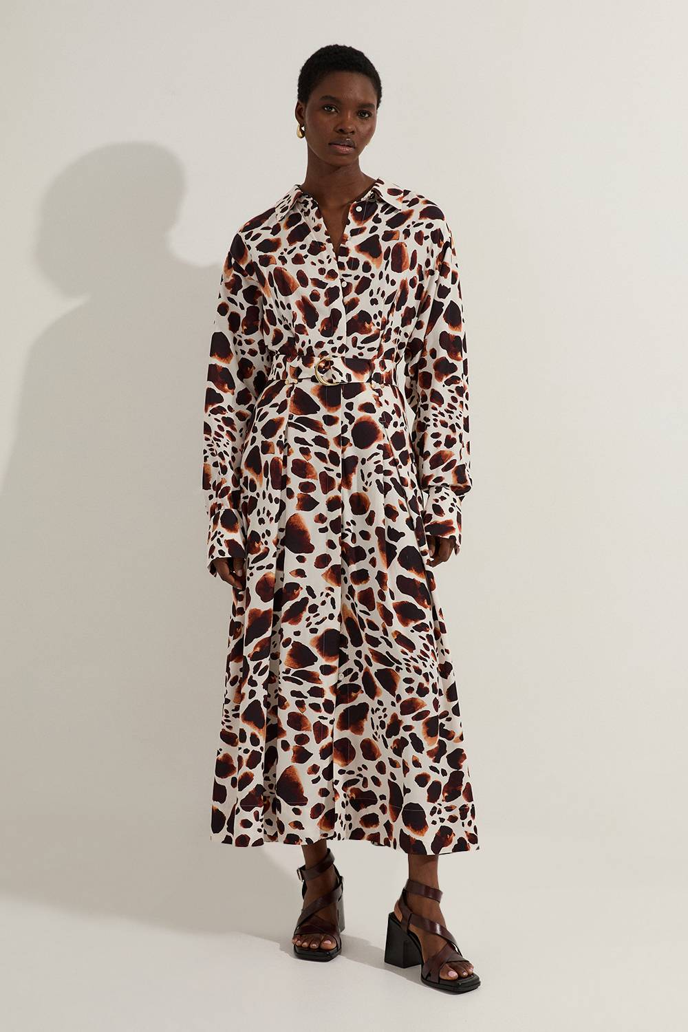 KarenMillen Robe chemise tissée en viscose et lin premium pour grande taille avec ceinture à boucle dorée