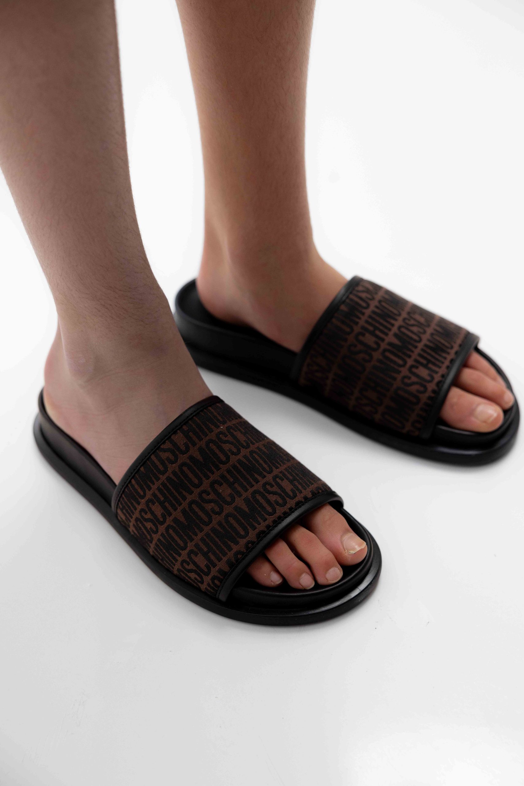 Moschino 77410 Slippers Kids Zwart/Bruin