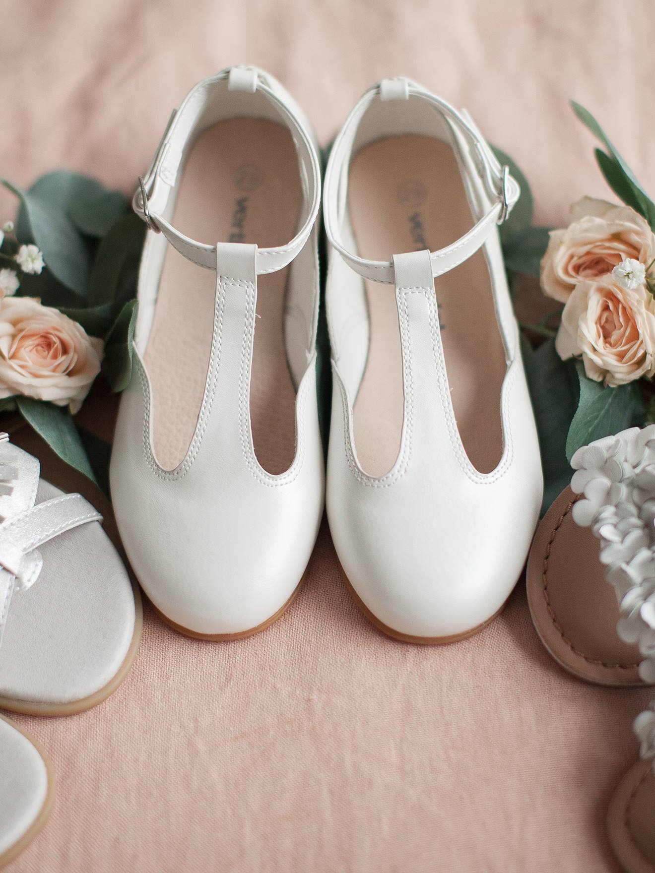 Sapatilhas de ballet rosa claro lisas com tira em T para meninas