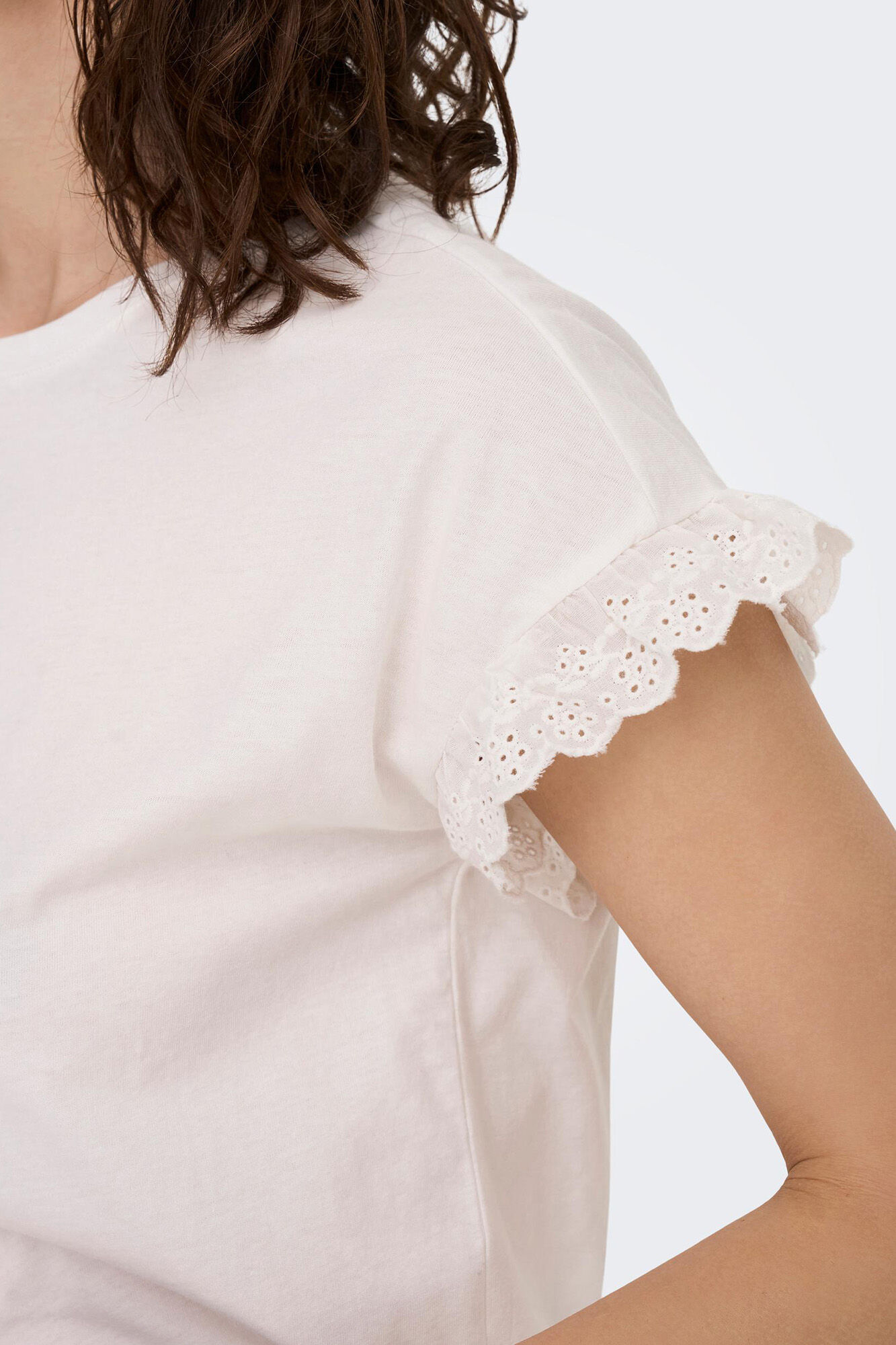 camiseta de manga curta com babados