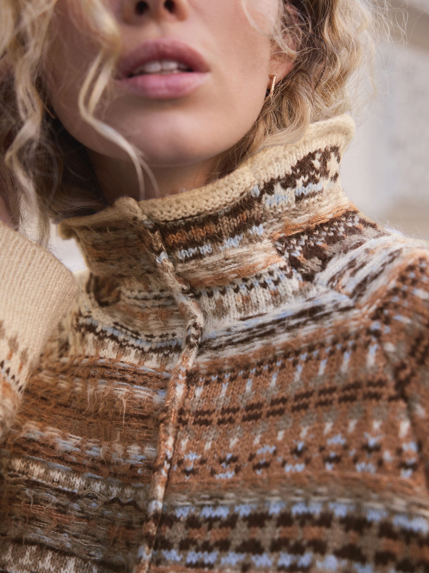 Neutraal - Stand Neck Fairisle Pattern Stitch Knitted Jumper