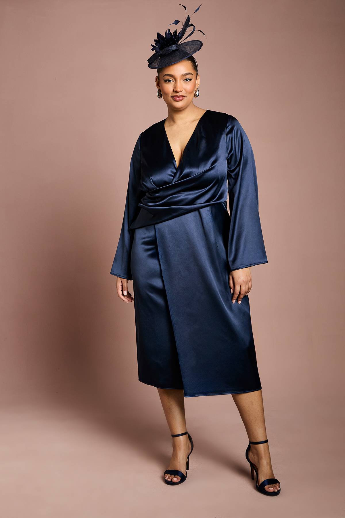 Coast Robe Portefeuille Grande Taille En Satin Avec Manches Évasées