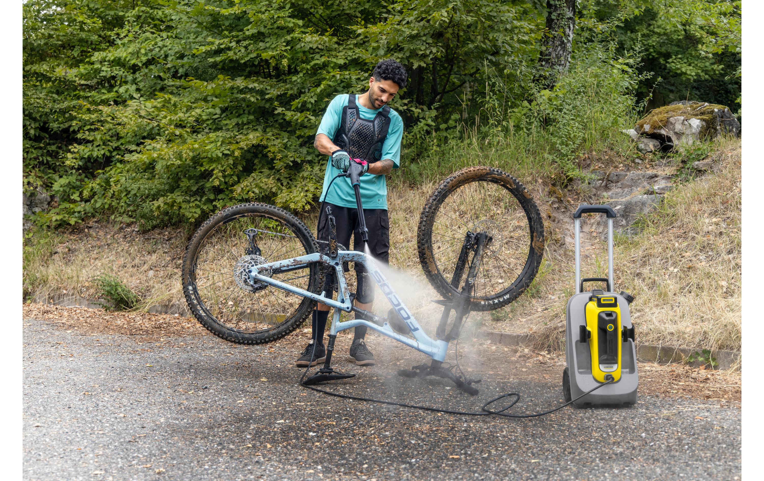 Mobile Outdoor Cleaner OC 6-18 Premium Solo<br>Akku-Mitteldruckreiniger, ideal für die schnelle Zwischenreinigung ohne Strom- oder Wasseranschluss