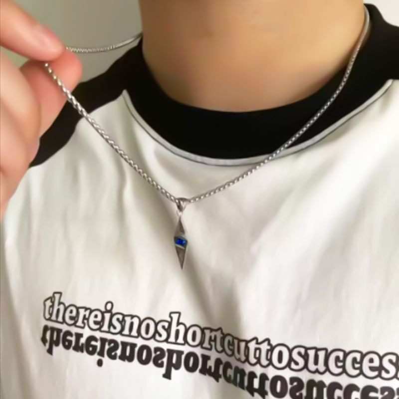 Malikasa - Bijpassende ketting met geometrische hanger en strass steentjes
