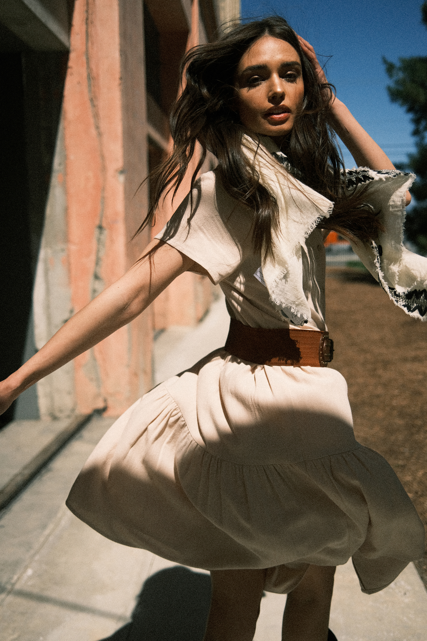 Robe chemise mini à boutons sur le devant beige