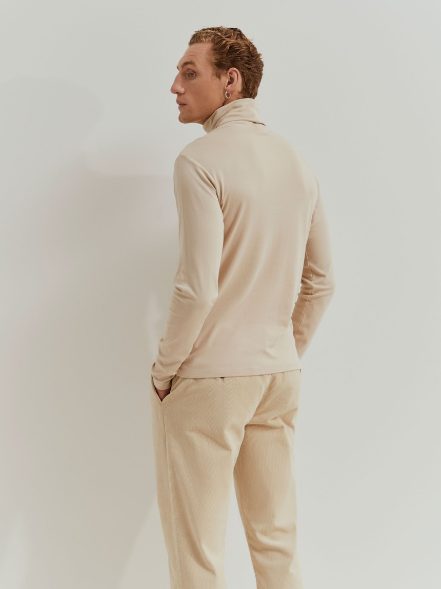 Camisola básica de gola alta em algodão