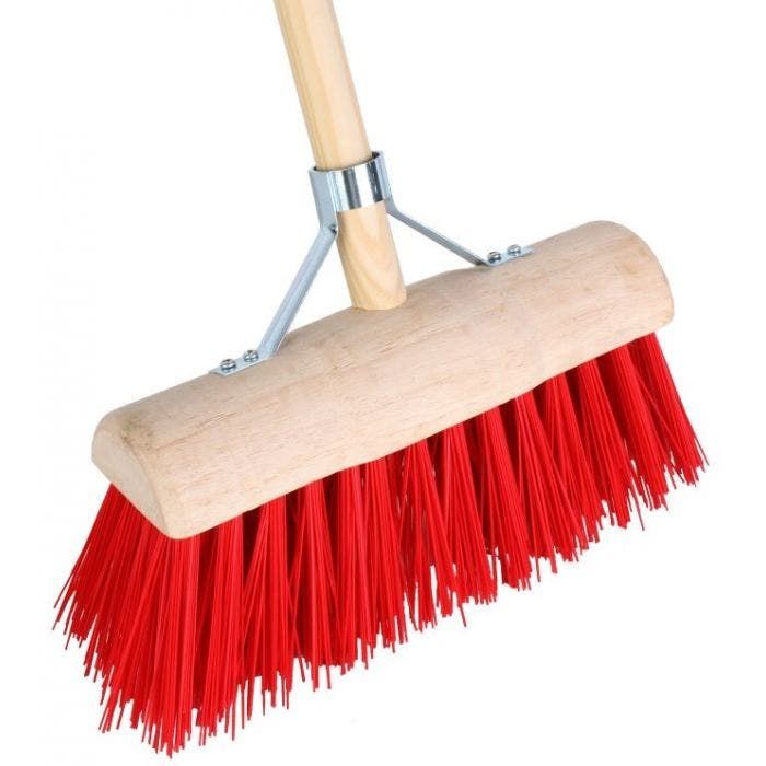 Harde bezem halfrond 31 cm rood met bezemsteel 140 cm (8712448286251)