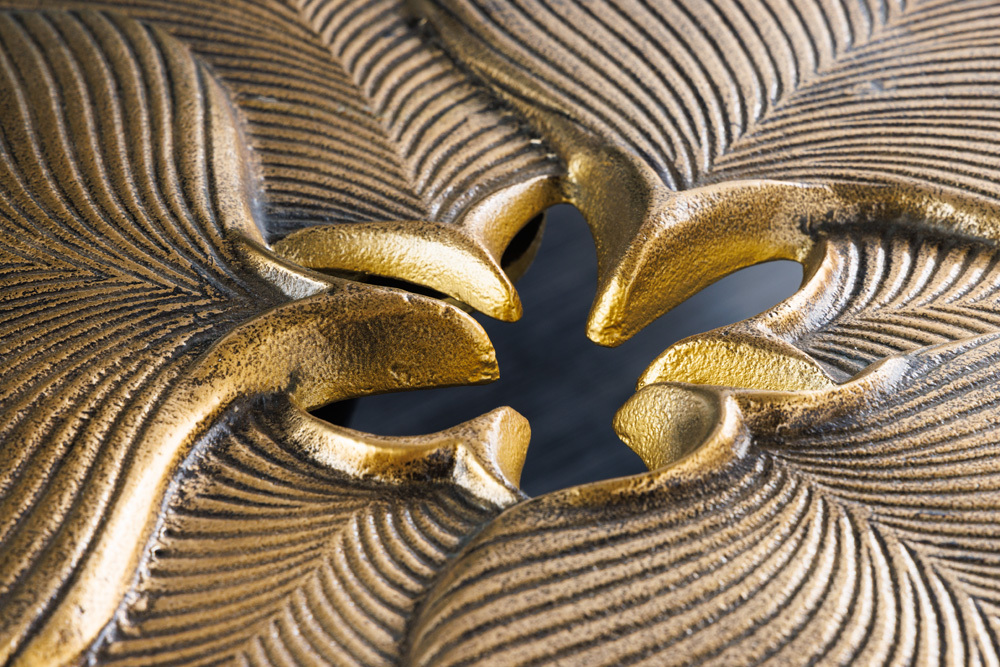 Dekorativer Beistelltisch GINKGO LEAFS 60cm gold handmade Metall