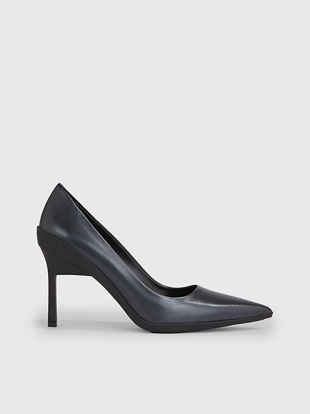 Sapatos de couro com salto agulha