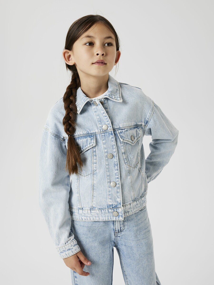 DÊ UM NOME A ELE<br>Colete jeans lavado