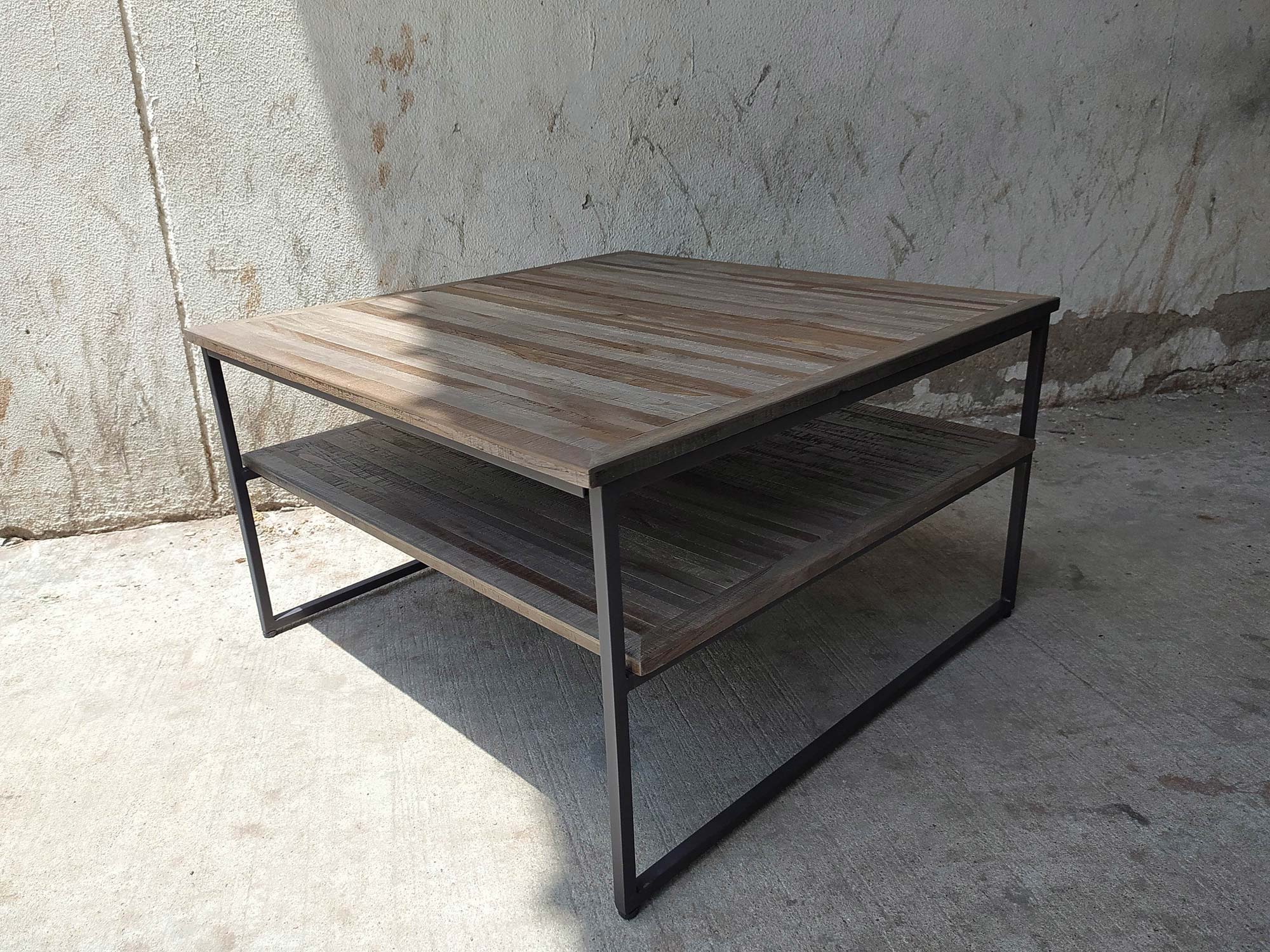 Couchtisch 'Cranford', aus recyceltem Teak und Eisen, B 74 cm, L 74 cm, H 42 cm von fischer's lagerhaus