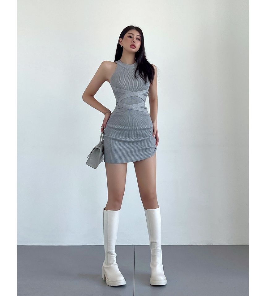 LIVIE - Effen mini bodycon gebreide jurk met halster