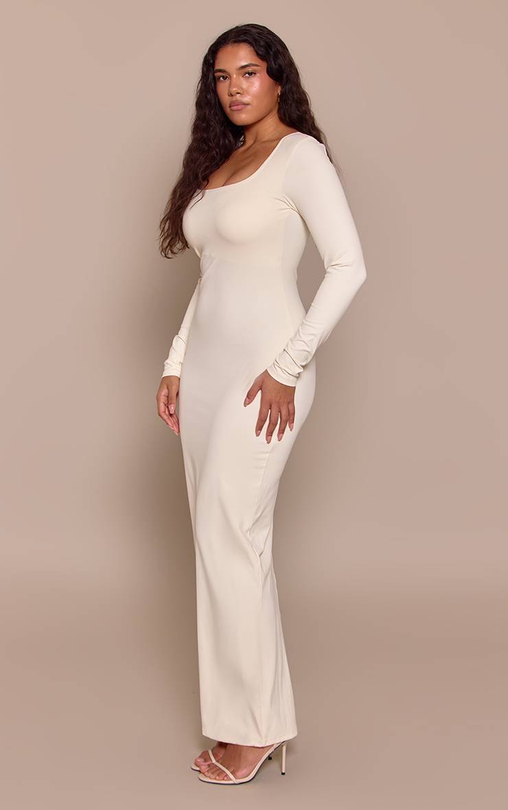 Crème Robe Longue Moulante À Manches Longues Et Encolure Carrée Avec Soutien-gorge Intégré Shape