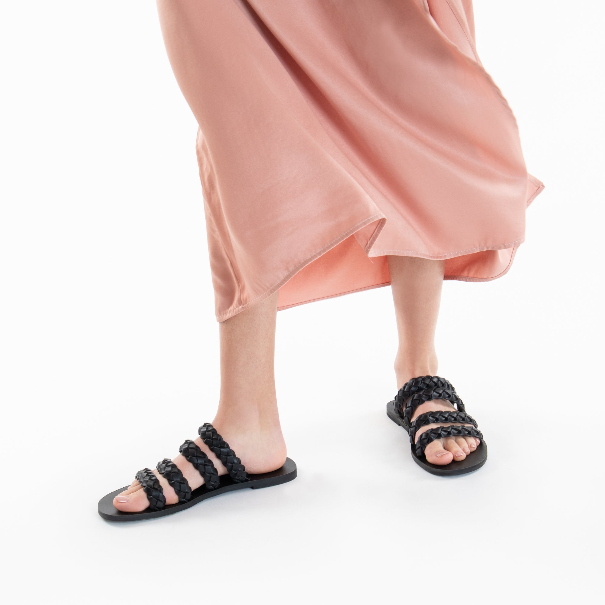 Sandales plates-Mules Mila à brides tressées noires