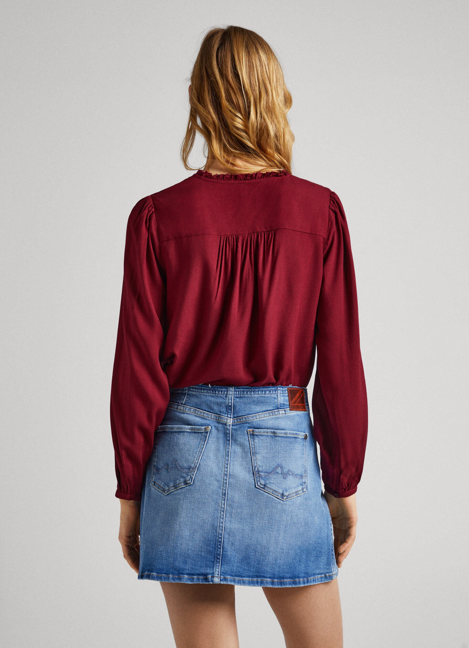 Blusa bordada com corte romântico - vermelho borgonha