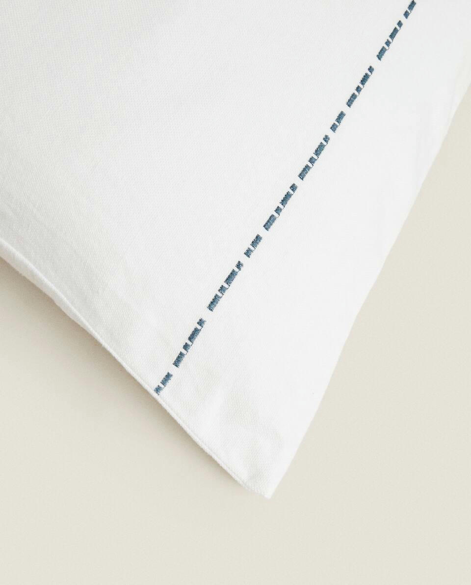 CAPA DE ALMOFADA COM COSTURA DETALHADA