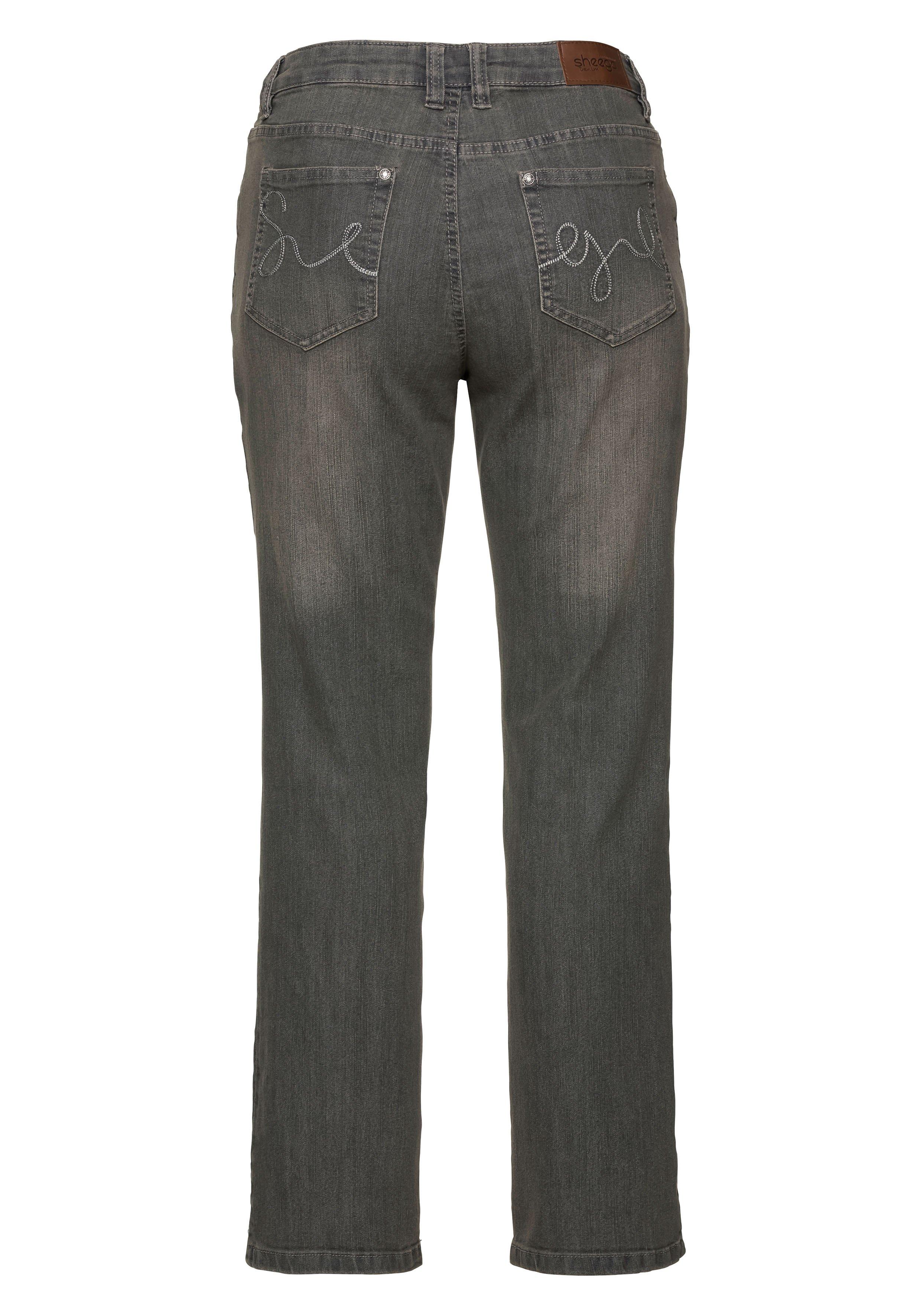 Bootcut-Jeans in 5-Pocket-Form, mit Used-Effekten