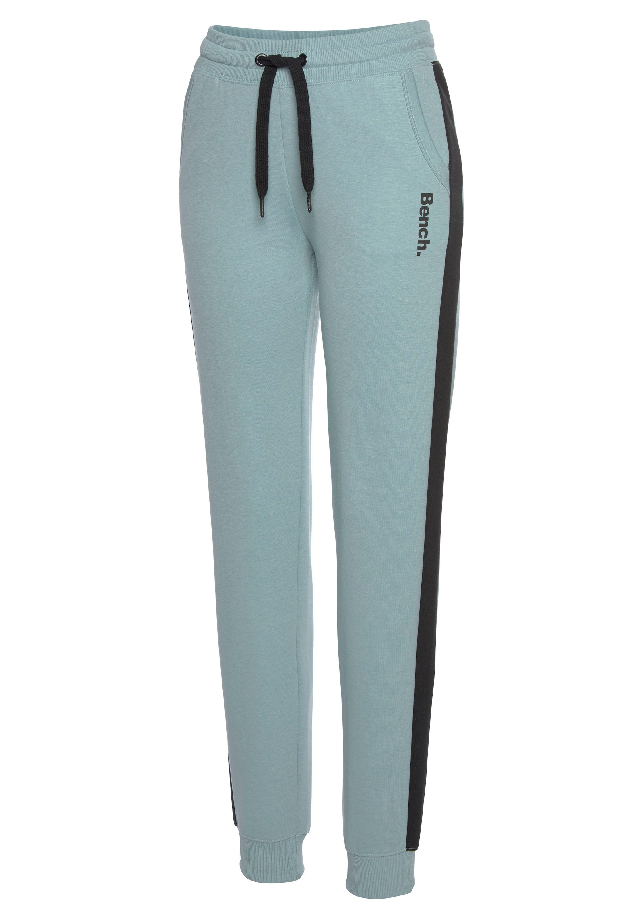 Bench. Loungewear Sweathose  mit Seitenstreifen und schmalem Bein, Loungeanzug