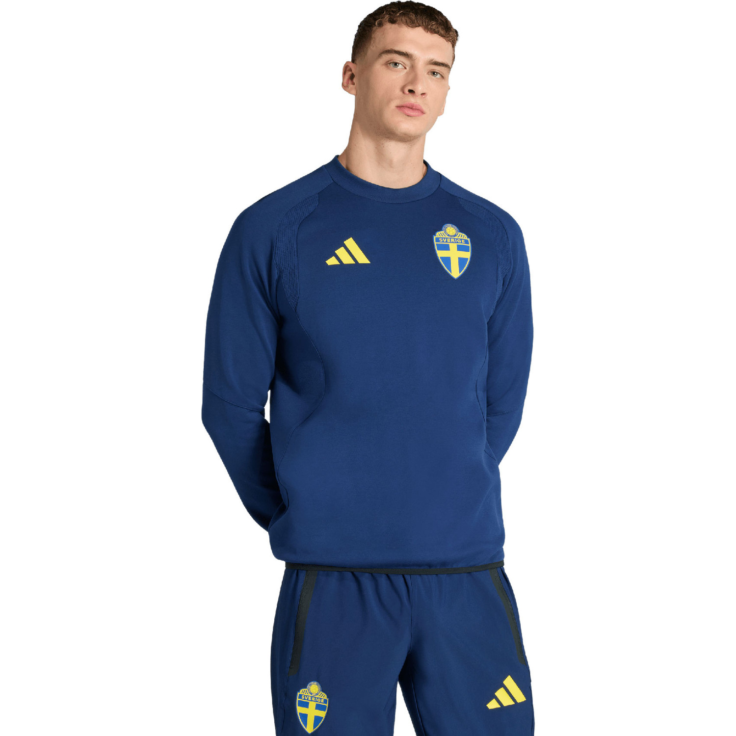 adidas Zweden Tiro Travel Crew Top WK 2026