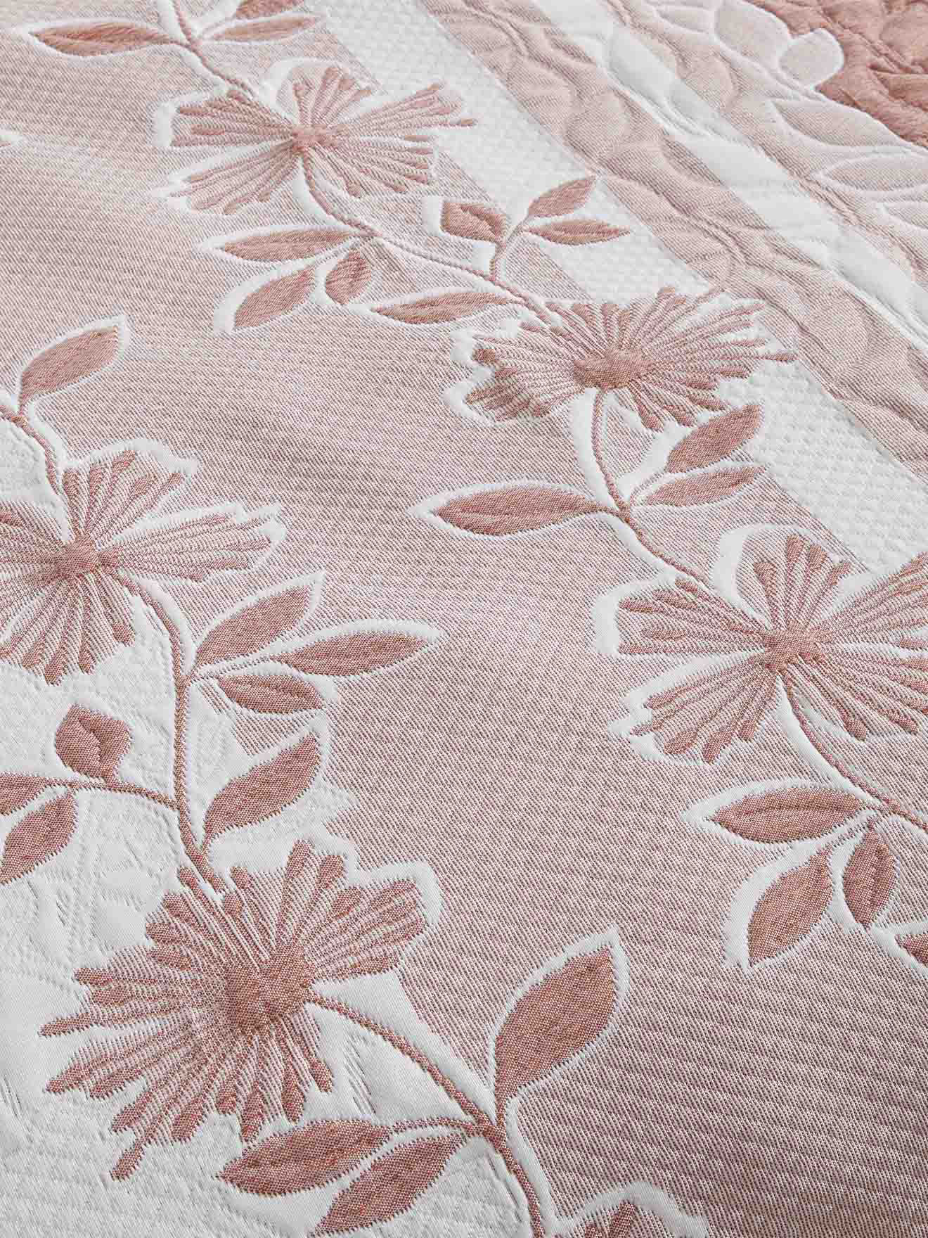 Couvre-lit jacquard matelassé