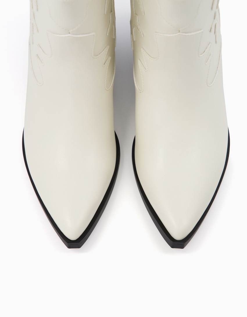 Botas de cowboy com salto alto