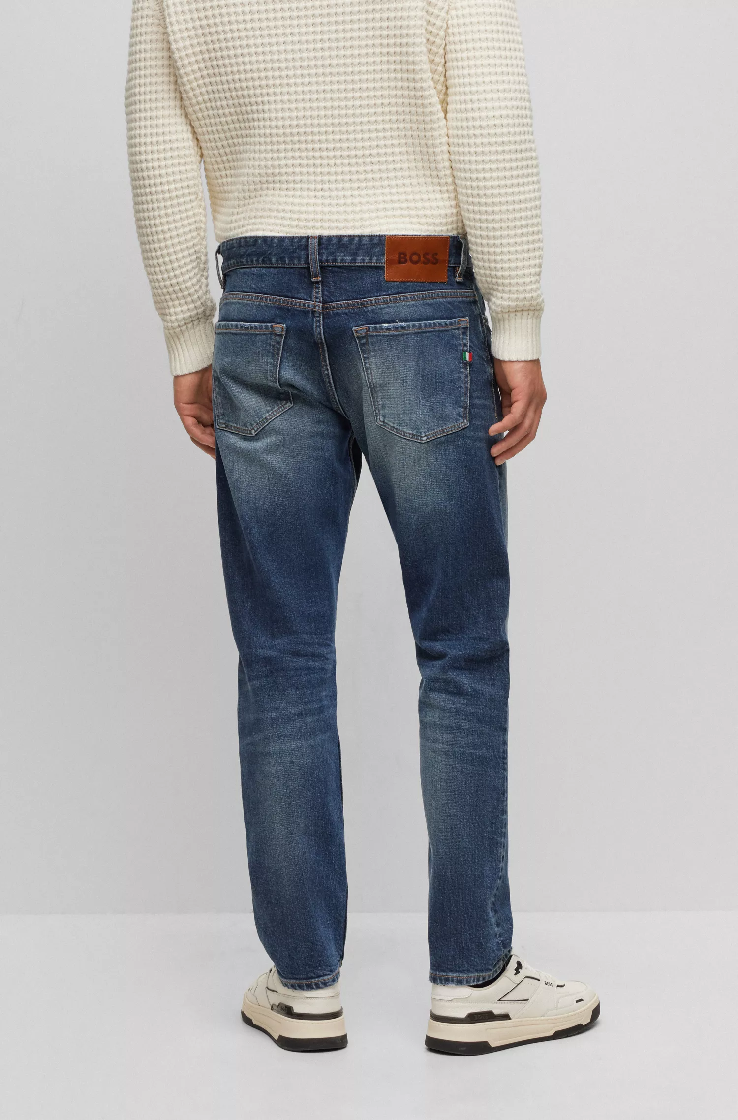 Calça jeans BOSS laranja, corte regular, em denim italiano selvedge azul.